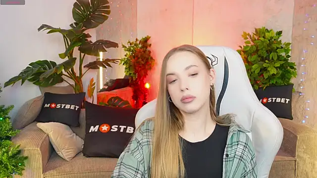 Linda054 online show from 12-14-24, 12:01