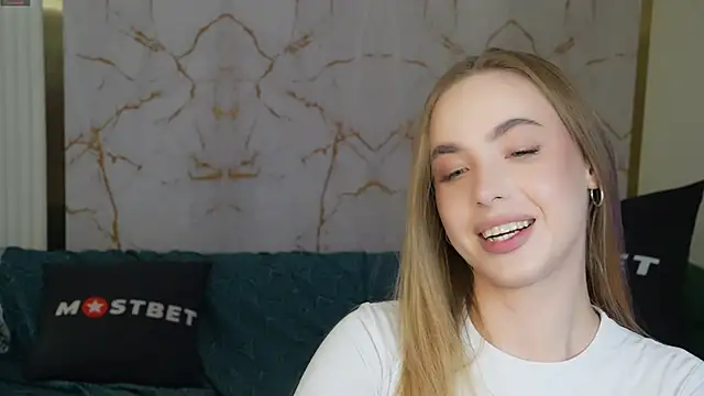 Linda054 online show from 12-15-24, 06:48