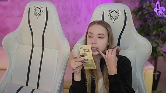 Linda054 online show from 01-15-25, 03:50