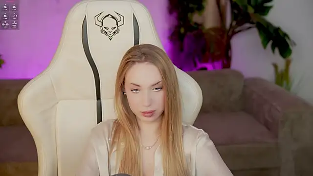 Linda054 online show from 10-19-25, 11:00