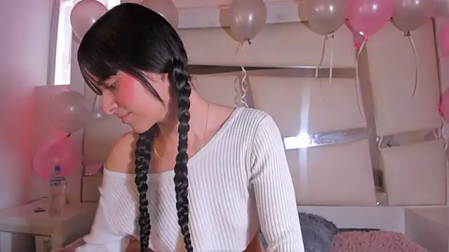 chrystal js online show from 10-15-25, 01:55