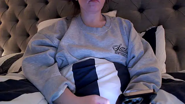 Snapshot of Sandysecret chatting on 11-18-25, 08:02 Sandysecret online show from 11-18-25, 08:02