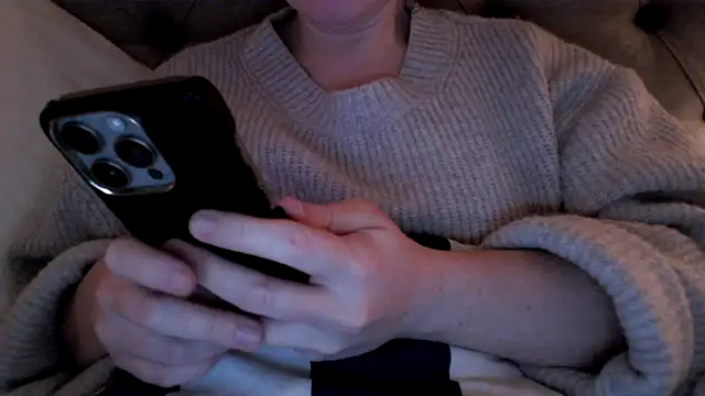 Snapshot of Sandysecret chatting on 11-20-25, 08:41 Sandysecret online show from 11-20-25, 08:41