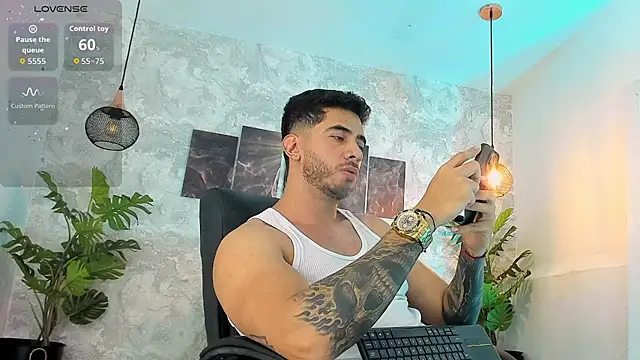 Snapshot of Nate_franco chatting on 04-28-26, 04:06 Nate franco online show from 04-28-26, 04:06