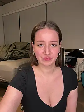 Snapshot of nerdynina chatting on 12-15-24, 12:18 nerdynina online show from 12-15-24, 12:18