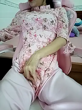    Erin    online show from 10-08-25, 03:31