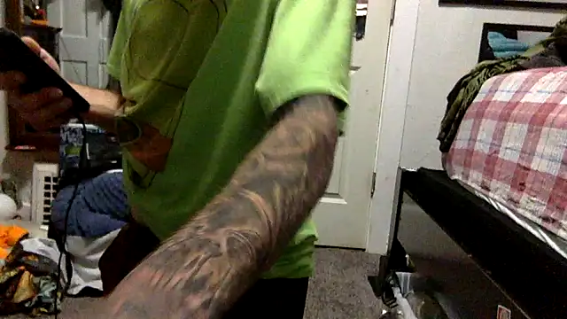 Snapshot of Robriguezxxx chatting on 03-18-25, 10:57 Robriguezxxx online show from 03-18-25, 10:57