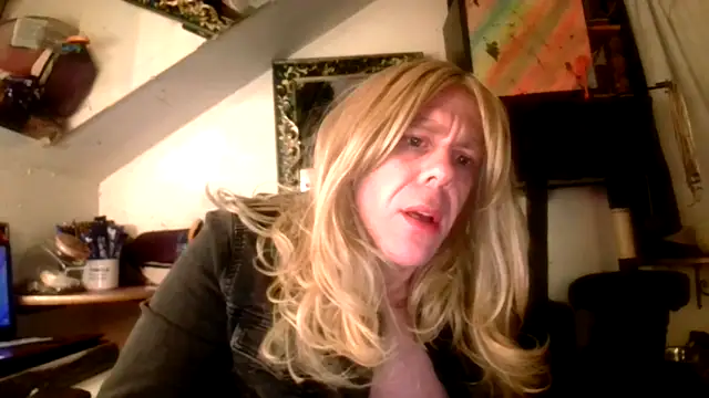 Snapshot of ditchwater chatting on 03-18-26, 09:34 ditchwater online show from 03-18-26, 09:34