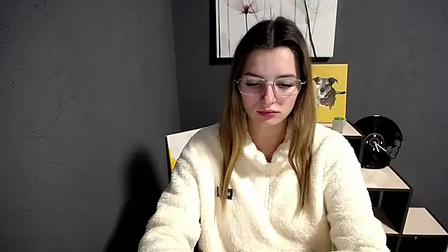 lady olivia  online show from 10-27-25, 01:37