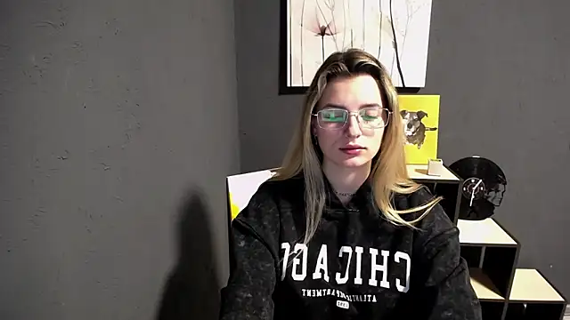 lady olivia  online show from 03-12-26, 01:39