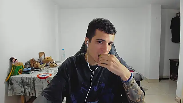 Snapshot of Balo_lovers chatting on 01-13-25, 03:04 Balo lovers online show from 01-13-25, 03:04