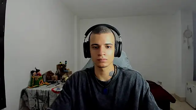 Snapshot of Balo_lovers chatting on 03-12-25, 04:02 Balo lovers online show from 03-12-25, 04:02