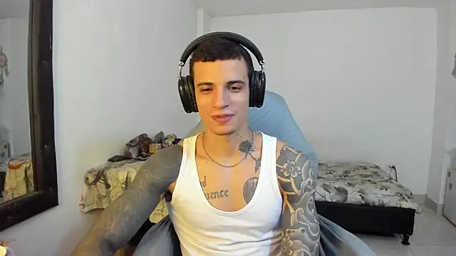 Snapshot of Balo_lovers chatting on 10-29-25, 02:52 Balo lovers online show from 10-29-25, 02:52