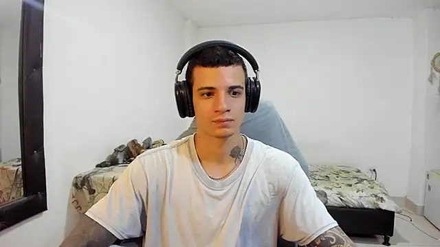 Snapshot of Balo_lovers chatting on 11-04-25, 03:55 Balo lovers online show from 11-04-25, 03:55