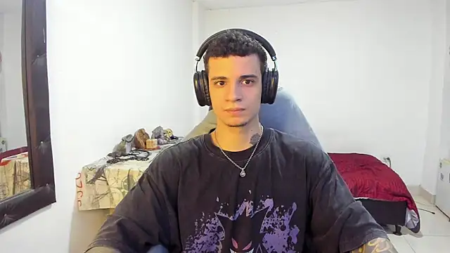 Snapshot of Balo_lovers chatting on 12-18-25, 08:15 Balo lovers online show from 12-18-25, 08:15