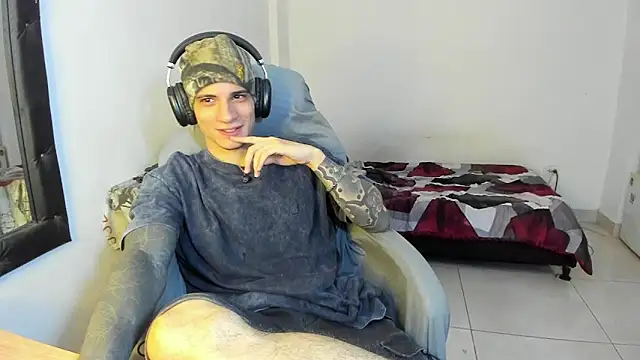 Snapshot of Balo_lovers chatting on 02-06-26, 06:11 Balo lovers online show from 02-06-26, 06:11