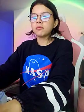 azumiichan online show from 10-16-25, 12:00