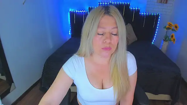 Snapshot of arisha_katy1 chatting on 01-04-25, 11:59 arisha katy1 online show from 01-04-25, 11:59