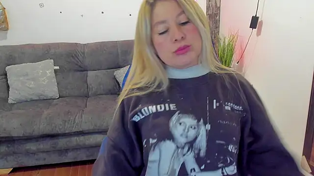 Snapshot of arisha_katy1 chatting on 01-31-25, 11:24 arisha katy1 online show from 01-31-25, 11:24