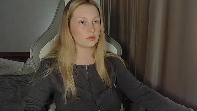 Snapshot of x_ivy_x chatting on 02-13-26, 05:09 x ivy x online show from 02-13-26, 05:09