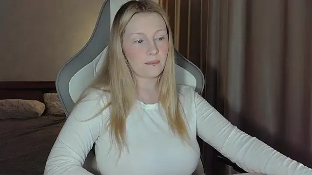 Snapshot of x_ivy_x chatting on 02-17-26, 04:46 x ivy x online show from 02-17-26, 04:46