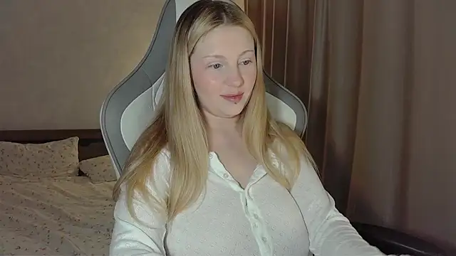 Snapshot of x_ivy_x chatting on 02-19-26, 04:47 x ivy x online show from 02-19-26, 04:47