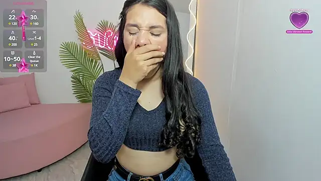 Snapshot of Chiara_tay chatting on 01-21-25, 08:00 Chiara tay online show from 01-21-25, 08:00