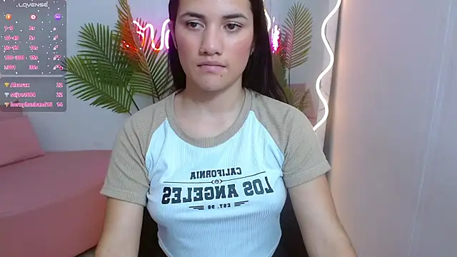 Snapshot of Chiara_tay chatting on 03-20-25, 06:08 Chiara tay online show from 03-20-25, 06:08