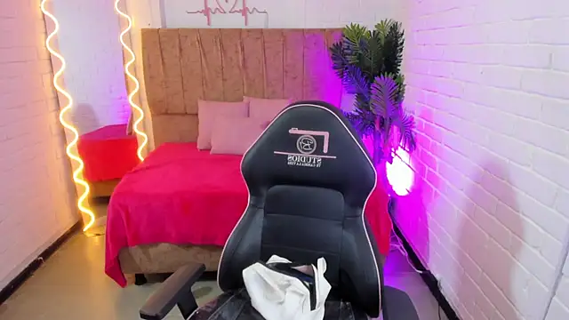 Chiara tay online show from 10-14-25, 07:14