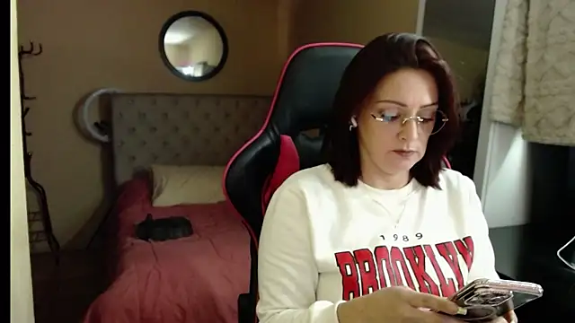 Carol Scottt online show from 09-18-25, 05:15