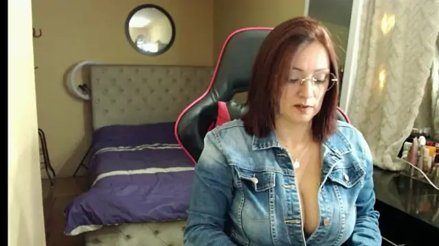 Carol Scottt online show from 09-30-25, 05:01