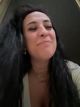 Snapshot of CarolaDrago chatting on 02-25-25, 05:15 CarolaDrago online show from 02-25-25, 05:15