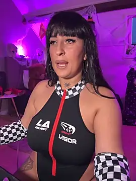 Snapshot of CarolaDrago chatting on 10-24-25, 04:36 CarolaDrago online show from 10-24-25, 04:36