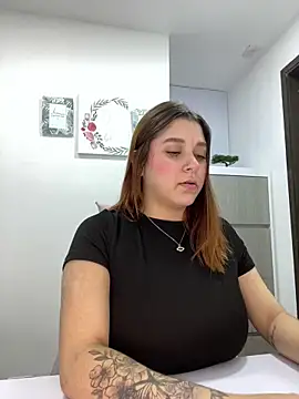 Snapshot of SophiaLaurens chatting on 03-21-25, 06:05 SophiaLaurens online show from 03-21-25, 06:05