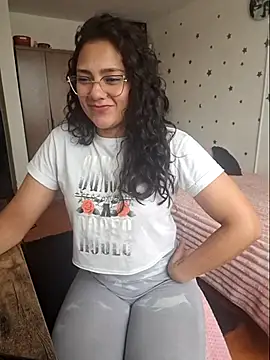 Snapshot of Thaliacooper_ chatting on 02-13-26, 04:58 Thaliacooper online show from 02-13-26, 04:58