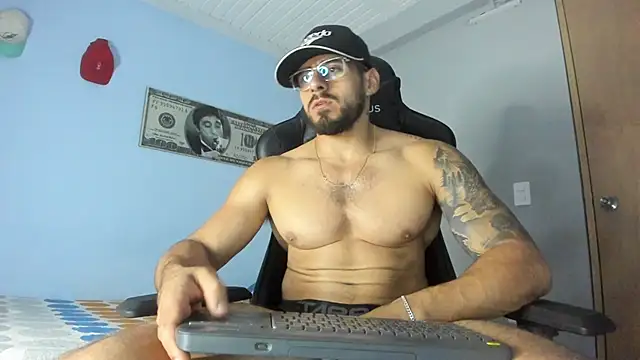 Snapshot of _Poseidon1_ chatting on 01-10-25, 01:10 Poseidon1 online show from 01-10-25, 01:10