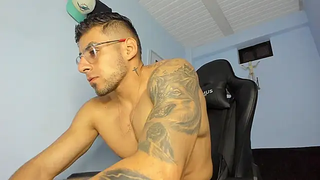 Snapshot of _Poseidon1_ chatting on 03-12-25, 11:12 Poseidon1 online show from 03-12-25, 11:12