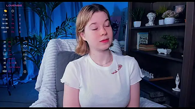Snapshot of PollyHathor chatting on 01-08-25, 09:23 PollyHathor online show from 01-08-25, 09:23