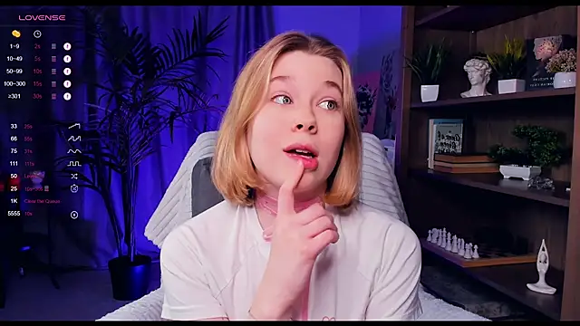 Snapshot of PollyHathor chatting on 01-23-25, 02:02 PollyHathor online show from 01-23-25, 02:02