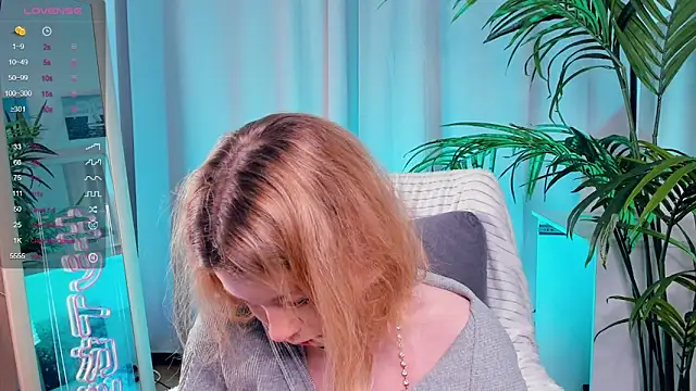 Snapshot of PollyHathor chatting on 02-13-25, 09:38 PollyHathor online show from 02-13-25, 09:38