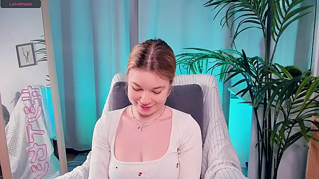 Snapshot of PollyHathor chatting on 02-14-25, 09:43 PollyHathor online show from 02-14-25, 09:43