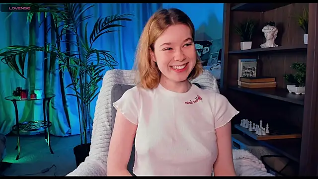 Snapshot of PollyHathor chatting on 02-21-25, 09:43 PollyHathor online show from 02-21-25, 09:43