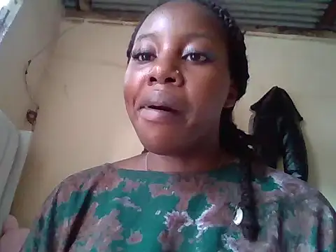 Snapshot of Queen_loveer chatting on 11-23-25, 08:47 Queen loveer online show from 11-23-25, 08:47