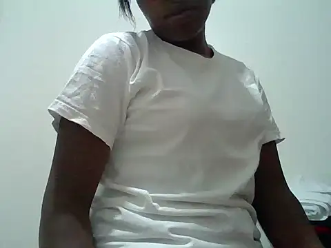 Snapshot of Queen_loveer chatting on 12-15-25, 04:33 Queen loveer online show from 12-15-25, 04:33