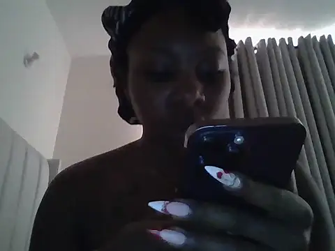 Snapshot of Queen_loveer chatting on 02-18-26, 11:39 Queen loveer online show from 02-18-26, 11:39