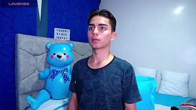 OwenBluee online show from 03-04-25, 05:32