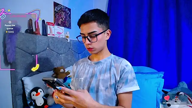 OwenBluee online show from 10-24-25, 06:32