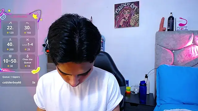 Snapshot of OwenBluee chatting on 12-17-25, 11:27 OwenBluee online show from 12-17-25, 11:27