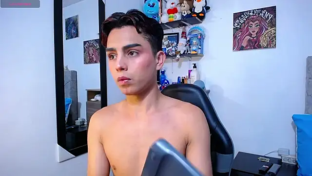 Snapshot of OwenBluee chatting on 02-08-26, 05:27 OwenBluee online show from 02-08-26, 05:27