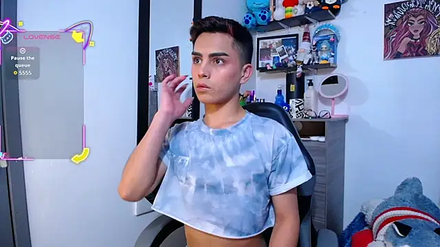 Snapshot of OwenBluee chatting on 02-25-26, 06:56 OwenBluee online show from 02-25-26, 06:56